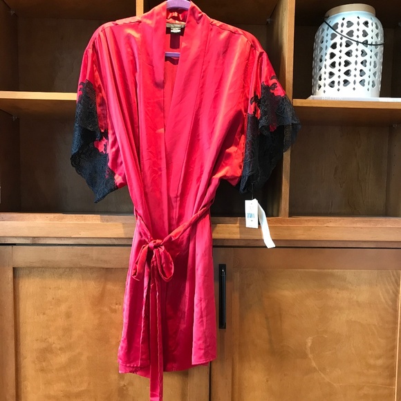 NWT NATORI JOSIE RED & BLACK LACE SEXY SILKY SATIN SHORT KIMONO ROBE - Picture 11 of 11